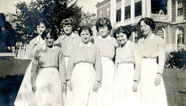 Nursing students 1922