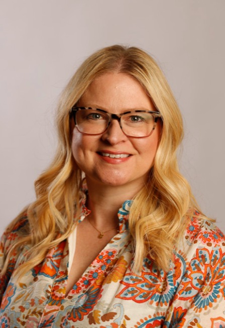 Katie bates headshot