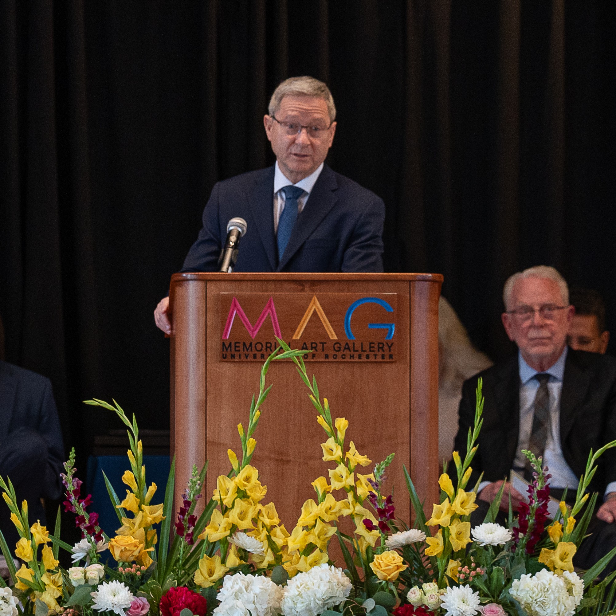 Dr. Eliav speaks from the podium at the 2025 convocation ceremony at MAG.
