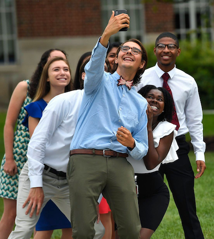 Picture of 8 medical students taking a selfie together at the white coat ceremony