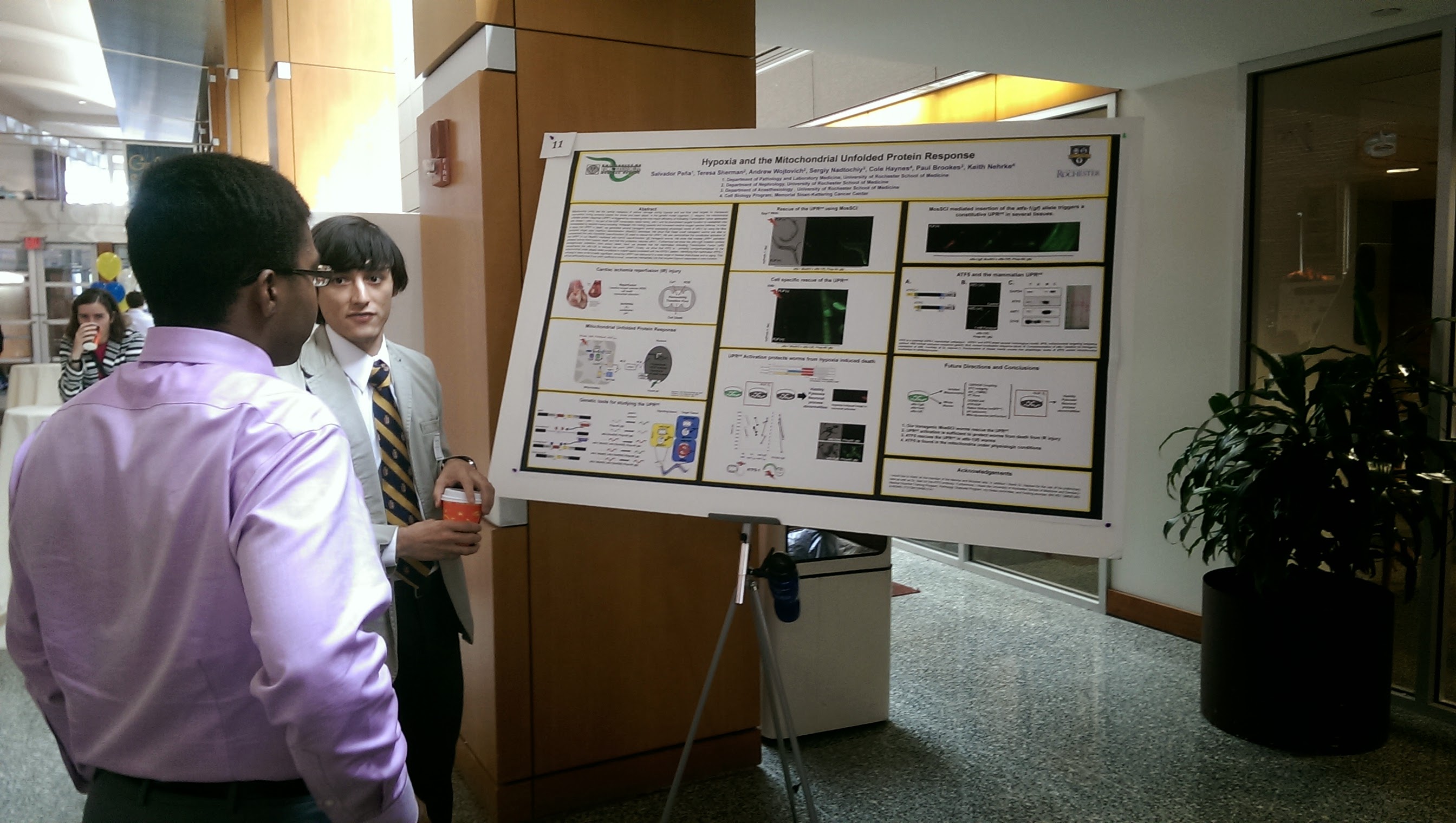 Sal Pena showing his poster to Dawling