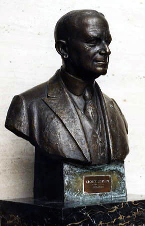 Bust of Eastman found at the Paris clinin