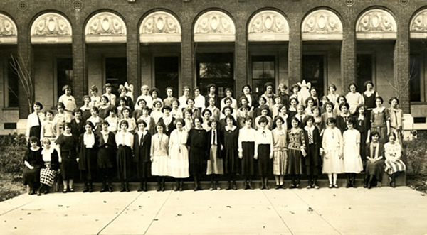Photograph of dental hygienists 1923