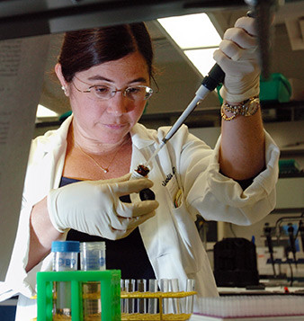 Dr. Jennifer Anolik in her research lab