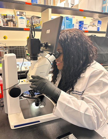 Olachi Mezu-Ndubuisi in her lab
