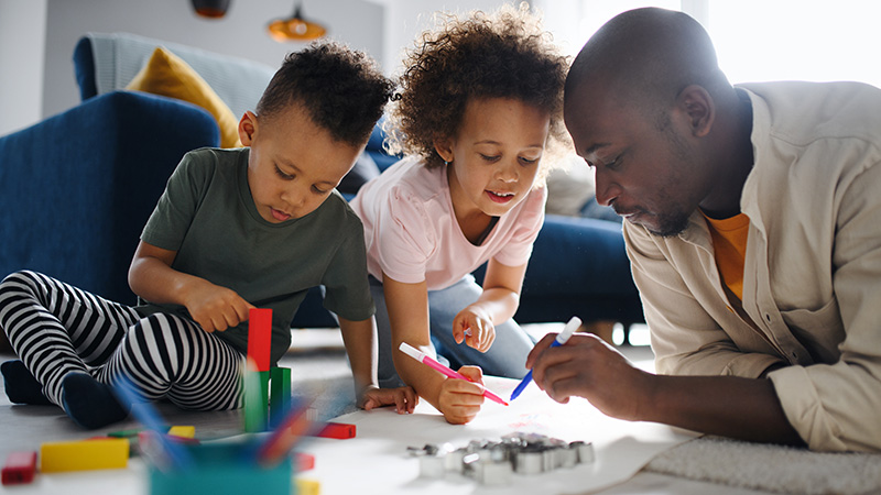 father drawing with 2 children