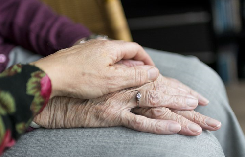 The Emotional Toll of Caring For an Aging Parent 