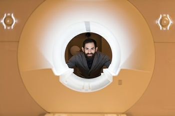 Dr. Dodell-Feder looking out of an MRI tube
